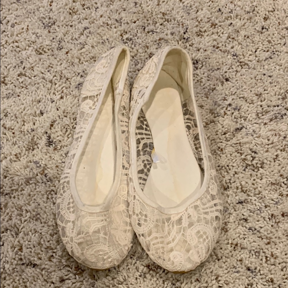 Elegant Cream Lace Ballet Flats